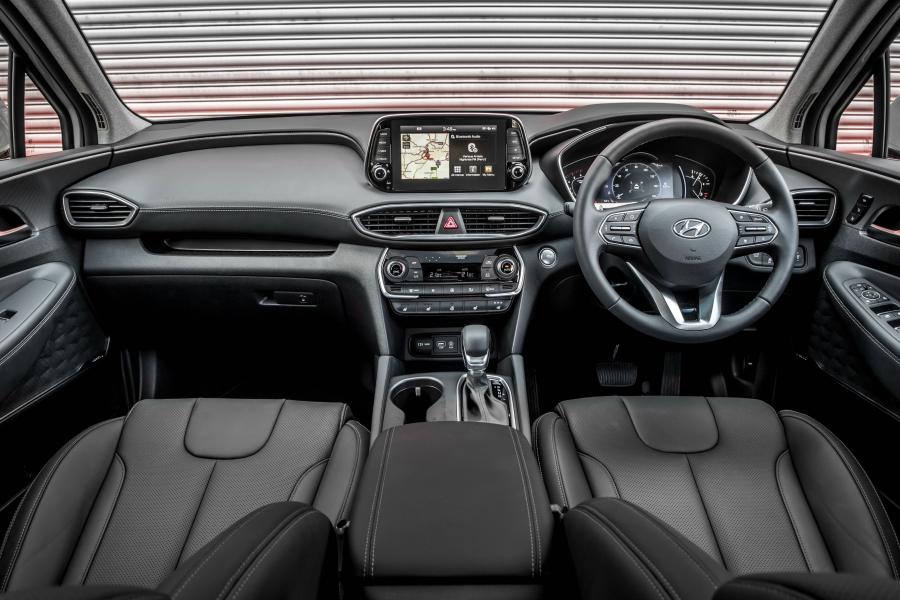 Торпедо Hyundai Santa Fe (TM) 2018 года  (UK) (фото 12 из 40)